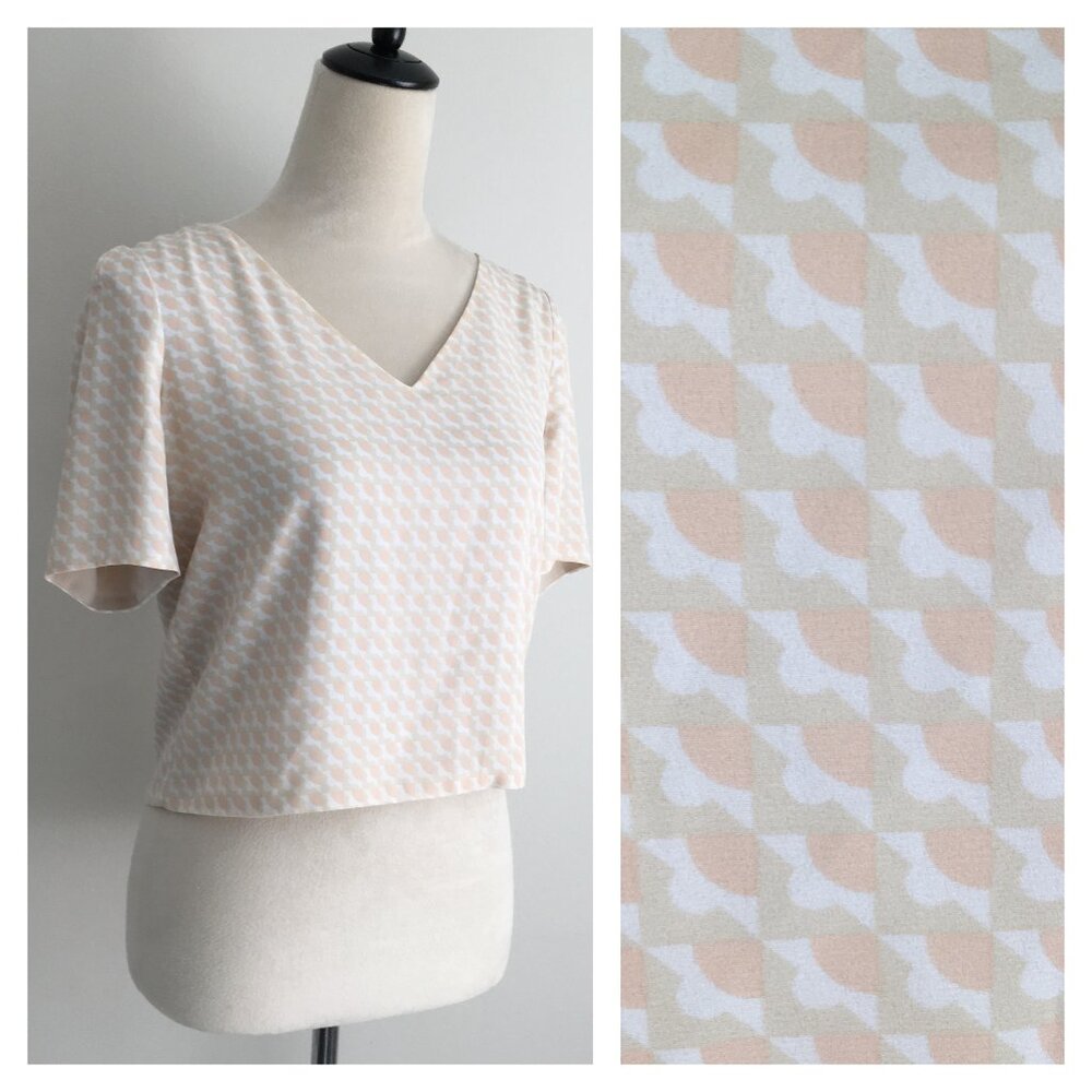 BABATON Aritzia Taupe White Peach Printed Lined/2 Ply V Neck Short Sleeve Shirt